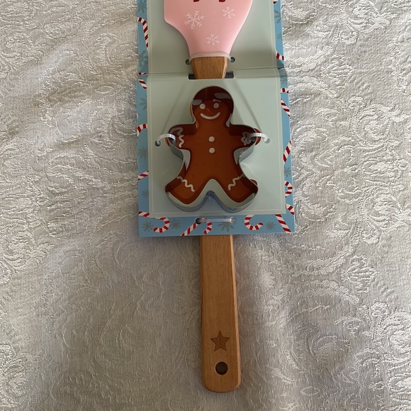 Adorable Dachshund  themed silicone spatula with cookie cutter. - Picture 3 of 6